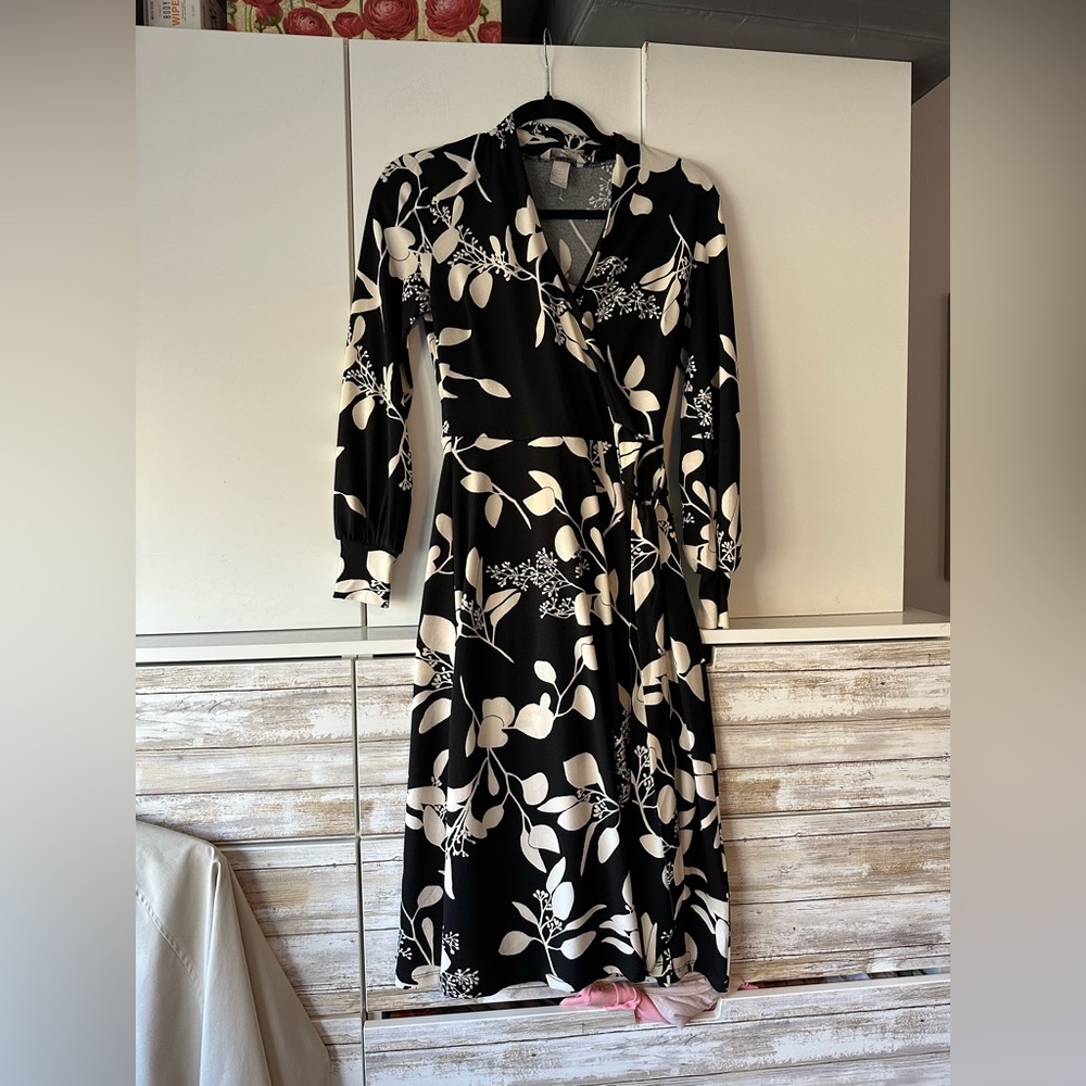 🌿 H&M Black & Cream Floral Faux Wrap Midi Dress Size XS Long Sleeve